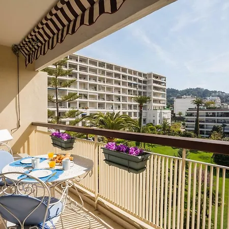 Apartment Large One Bdrm Flat A/c With Fabulous Terrace Roof By Weekome