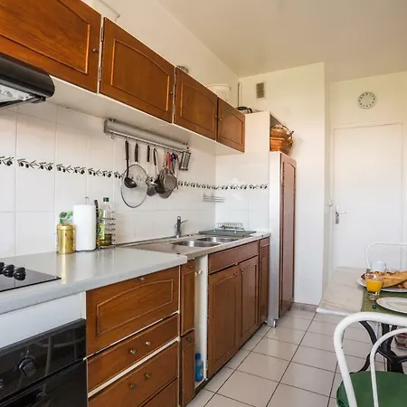 Large One Bdrm Flat A/c With Fabulous Terrace Roof By Weekome *