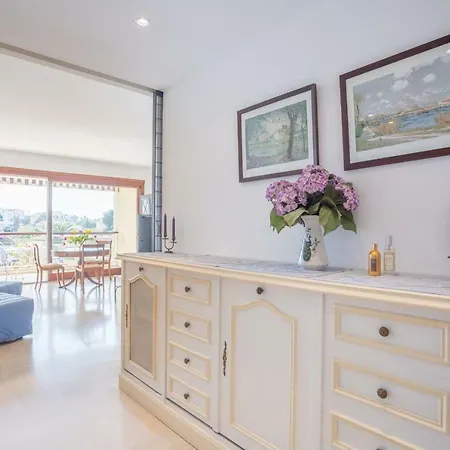 Large One Bdrm Flat A/c With Fabulous Terrace Roof By Weekome * קאן